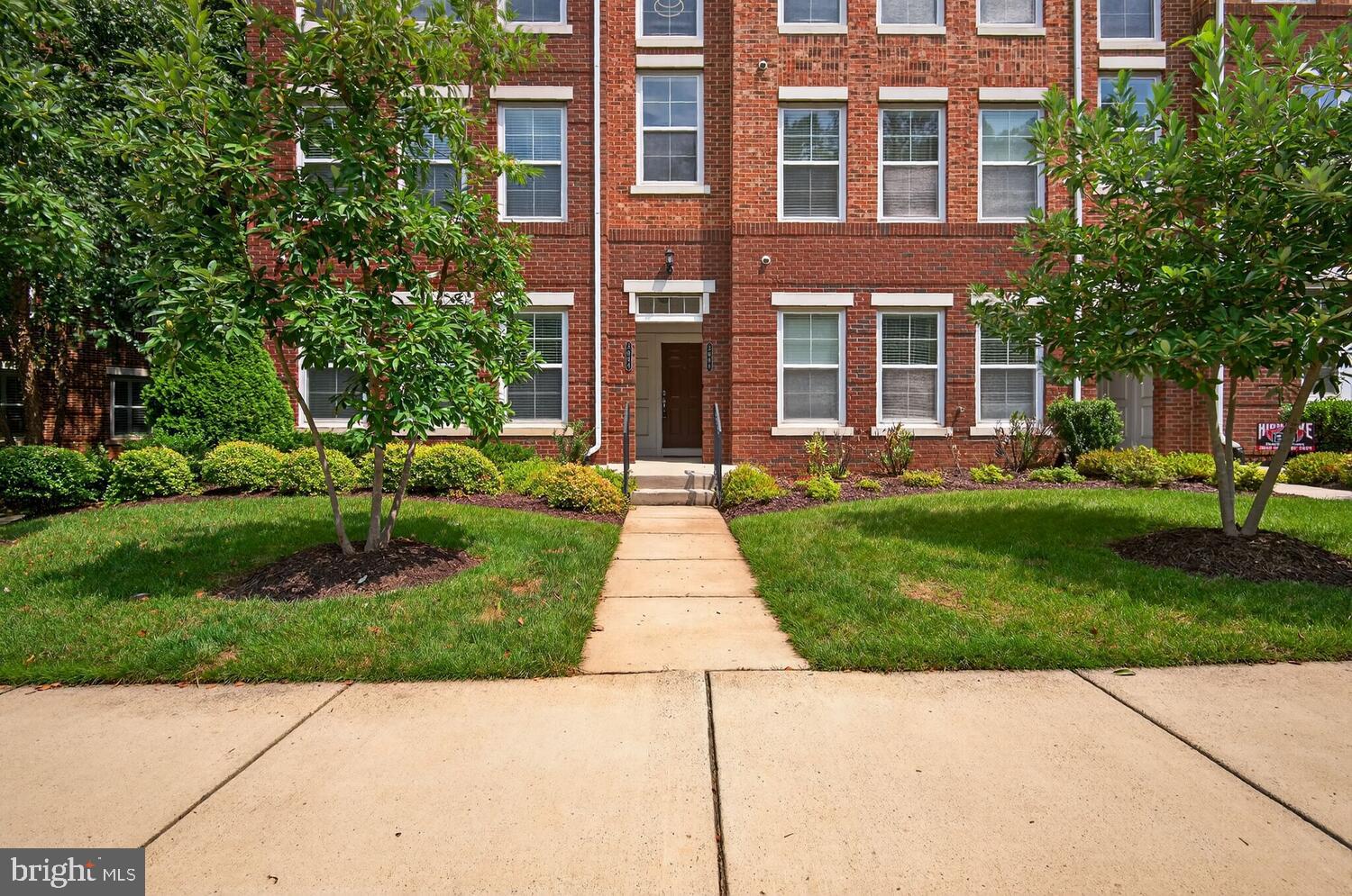 3006 Rittenhouse Cir #28