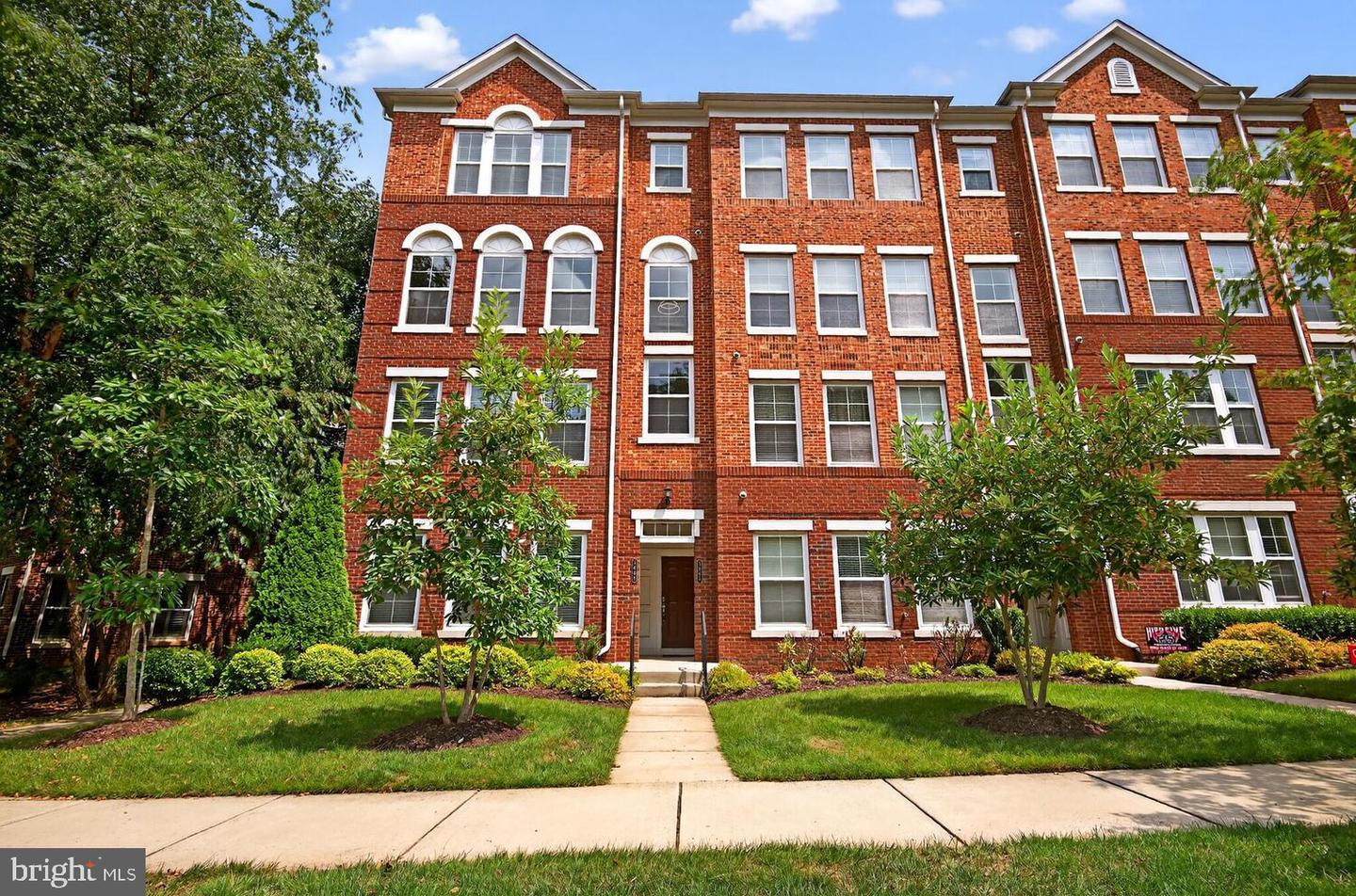 3006 Rittenhouse Cir #28