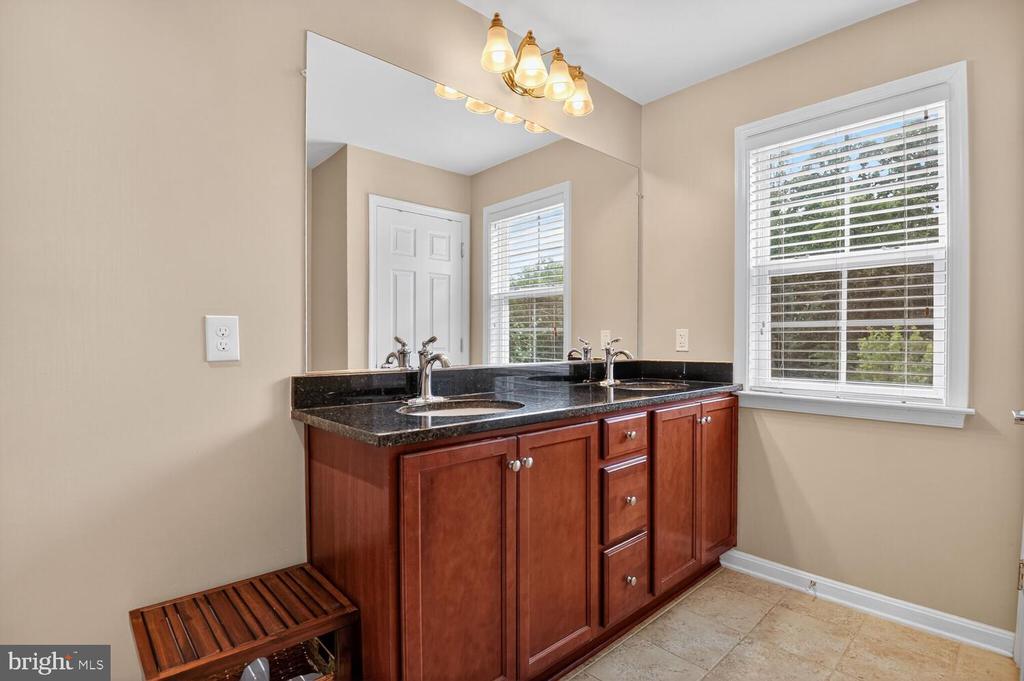 3006 Rittenhouse Cir #28