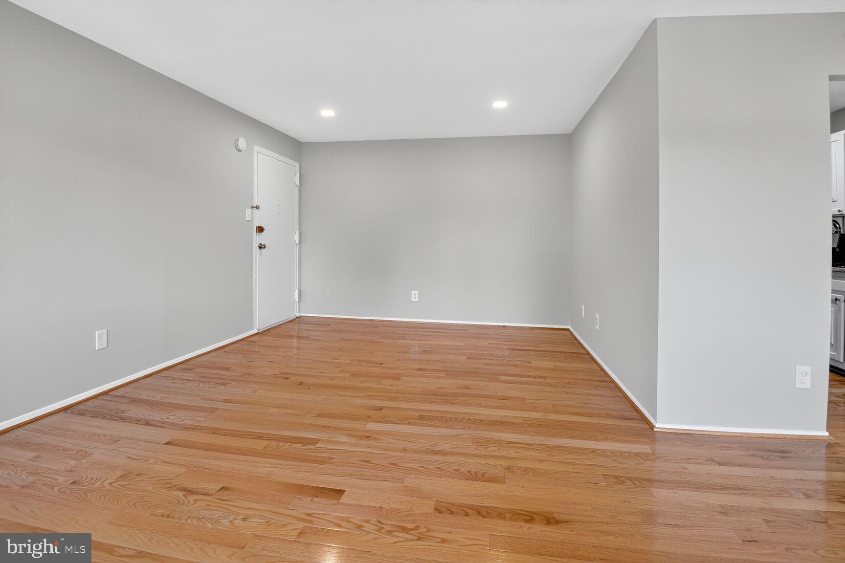 2907 CHARING CROSS ROAD 14