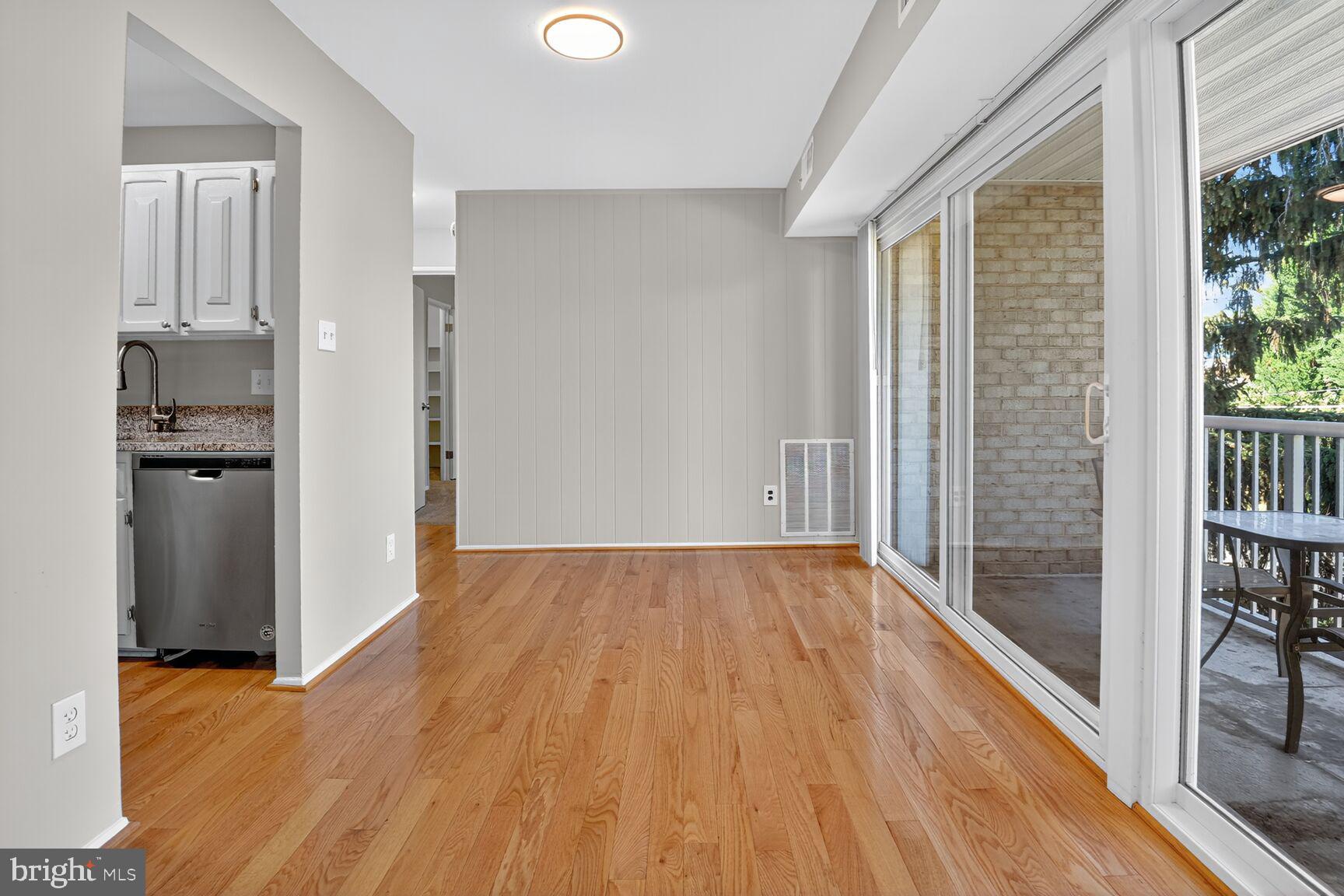 2907 CHARING CROSS ROAD 14