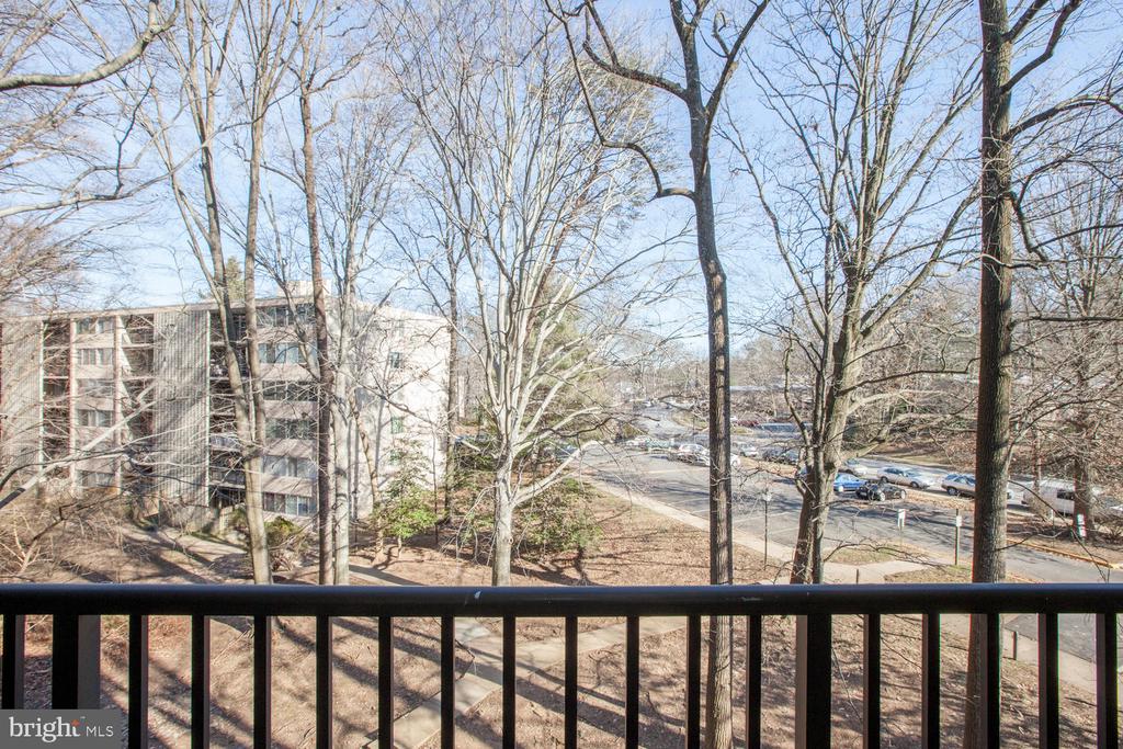 4415 BRIARWOOD COURT N 32
