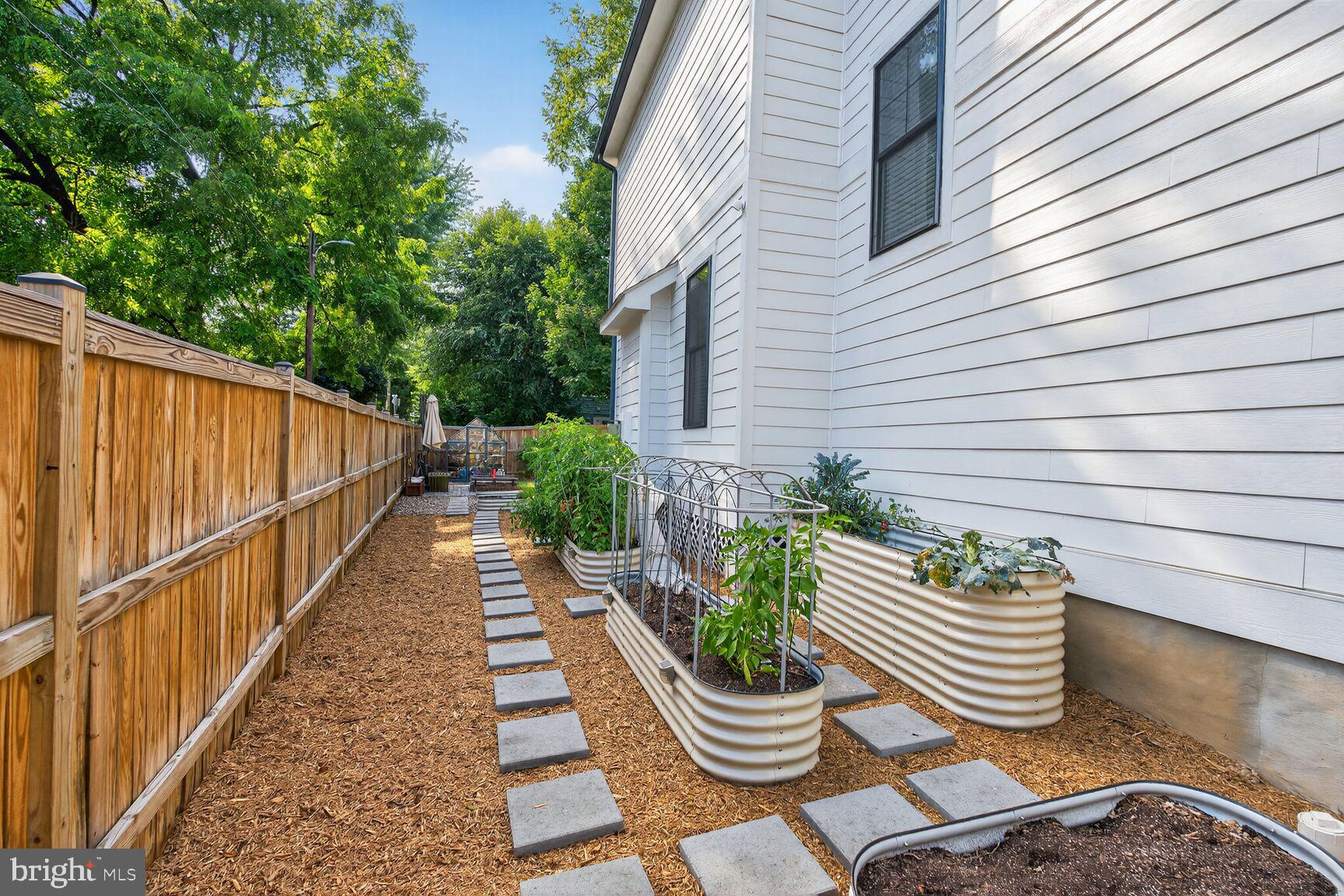 2808 W GEORGE MASON ROAD