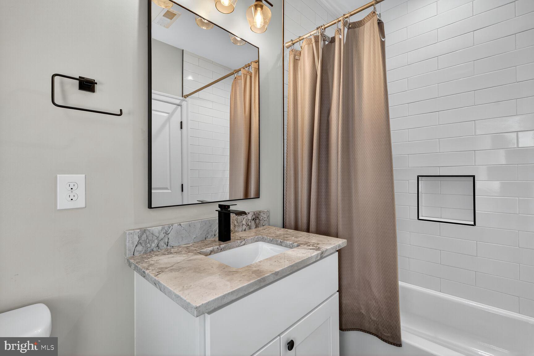 2808 W GEORGE MASON ROAD