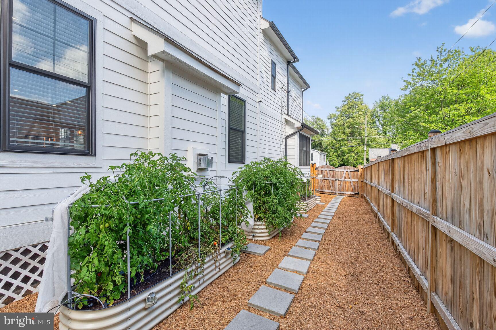 2808 W GEORGE MASON ROAD