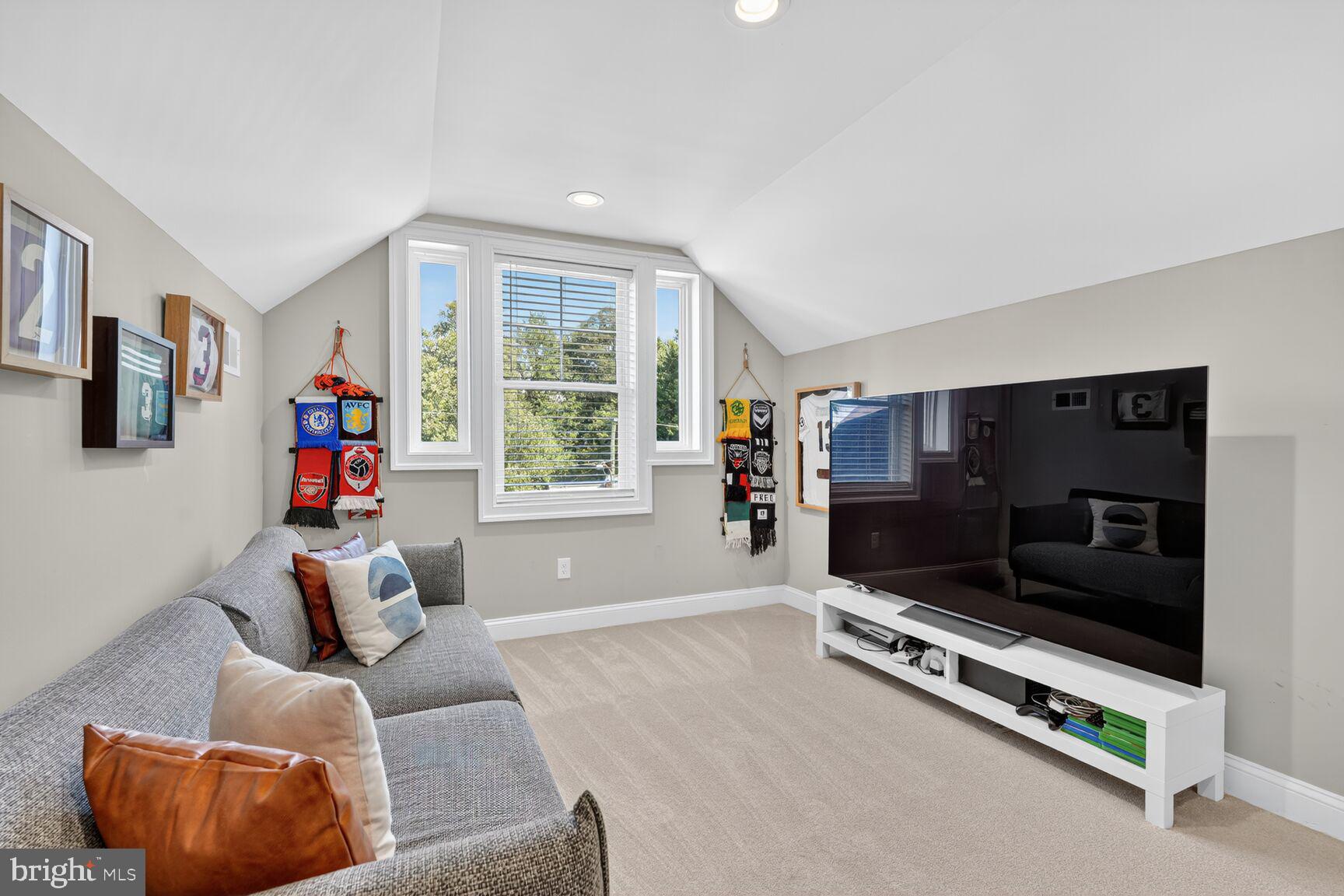 2808 W GEORGE MASON ROAD