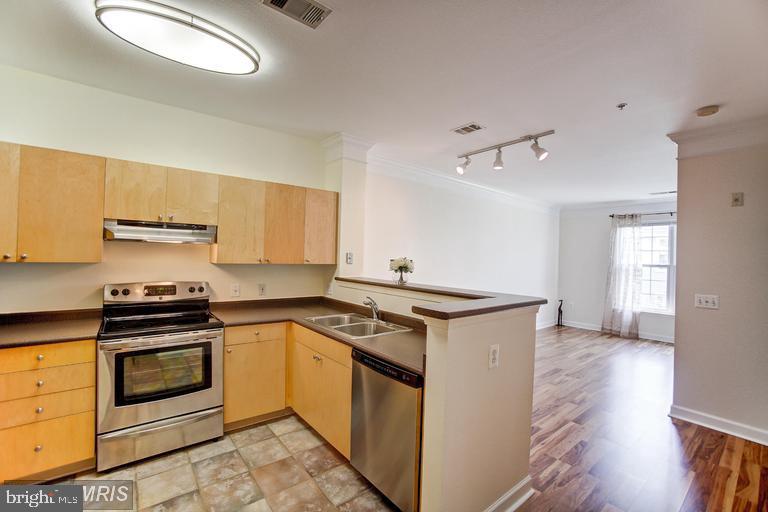 3021 NICOSH CIRCLE 1403