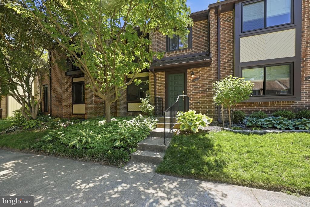 5826 JACKSONS OAK COURT