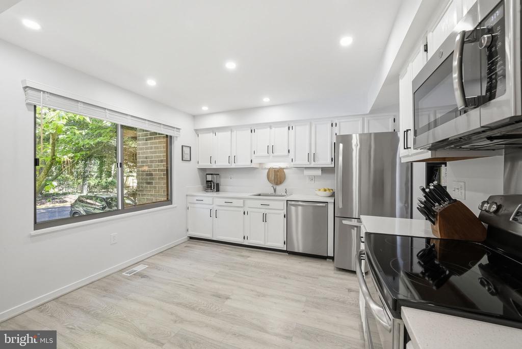 5826 JACKSONS OAK COURT