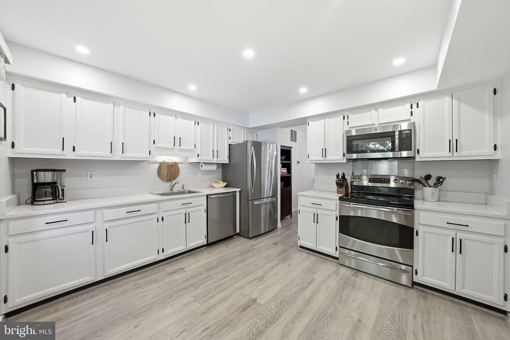 5826 JACKSONS OAK COURT