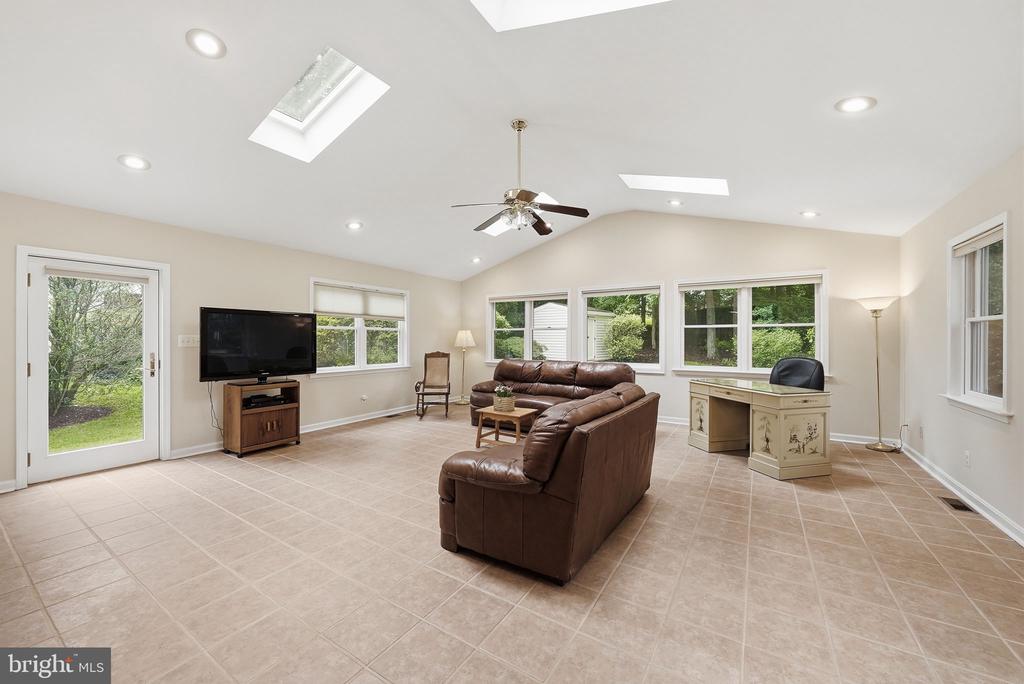 5004 LINETTE LANE