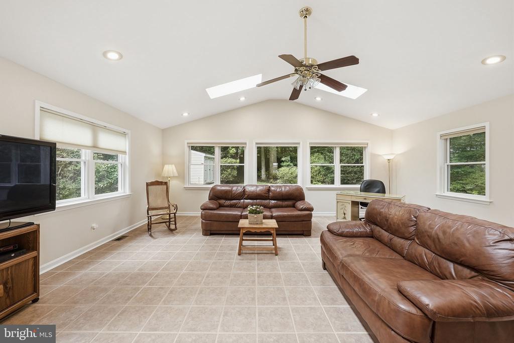 5004 LINETTE LANE