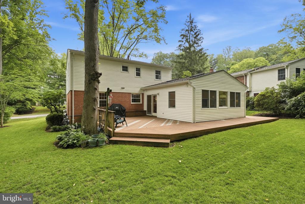 5004 LINETTE LANE
