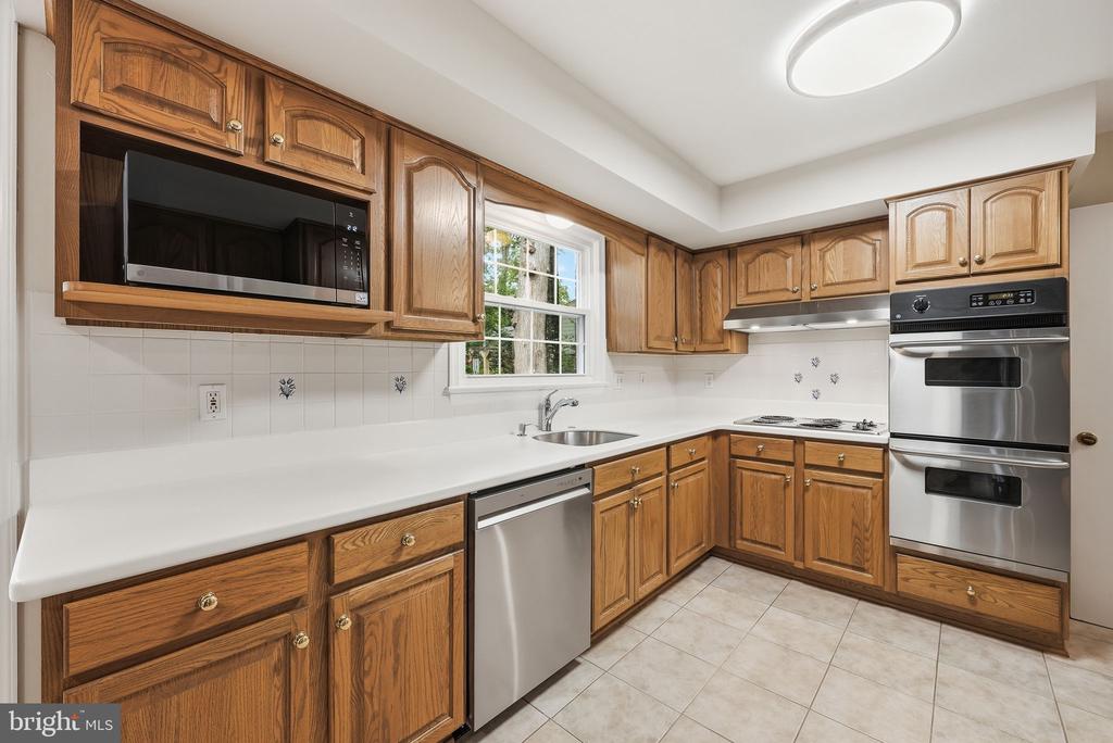5004 LINETTE LANE