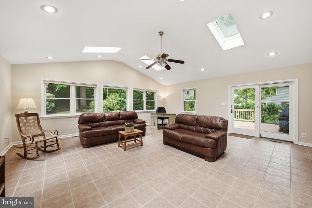 5004 LINETTE LANE
