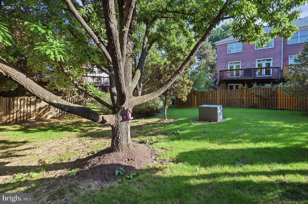 8143 MADRILLON COURT