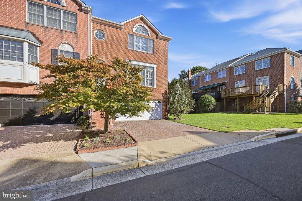 8143 MADRILLON COURT