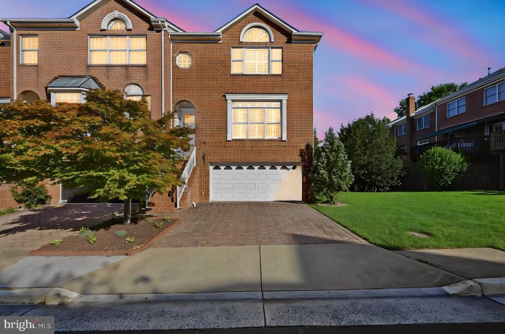 8143 MADRILLON COURT