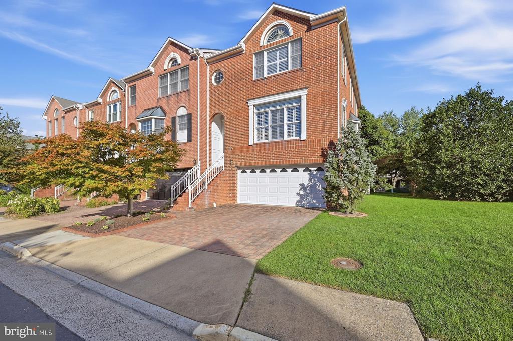 8143 MADRILLON COURT