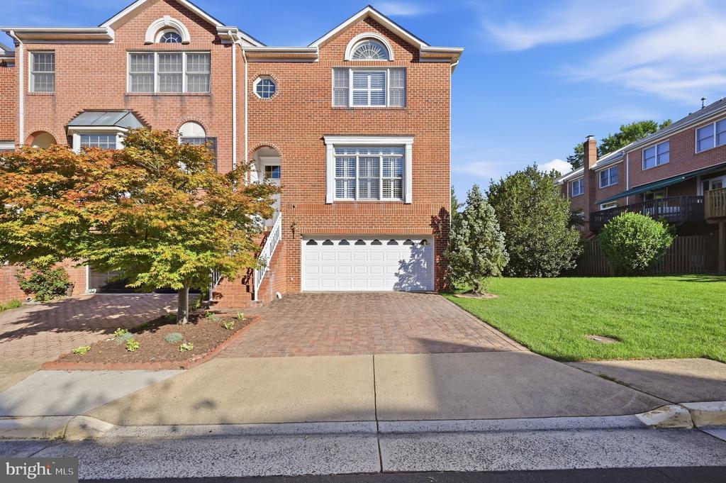 8143 MADRILLON COURT