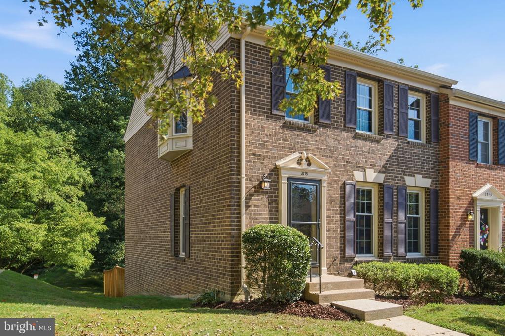 3715 MOUNT AIREY LANE
