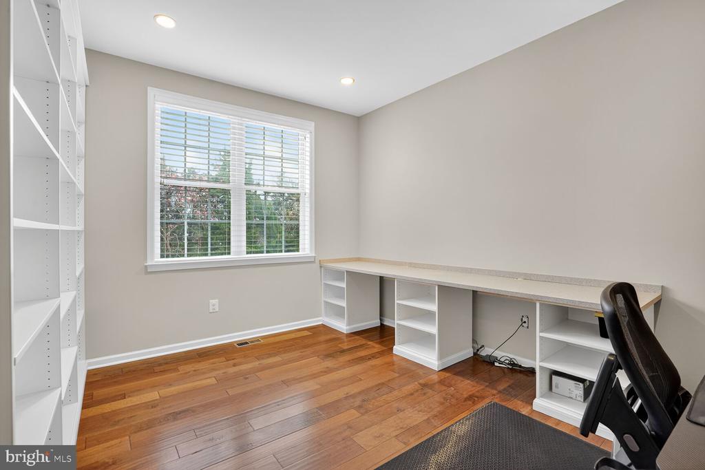 41381 LADYBUG COURT