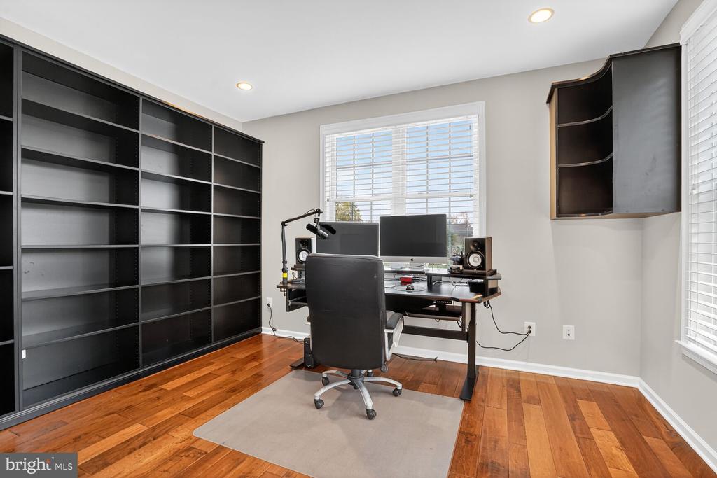41381 LADYBUG COURT