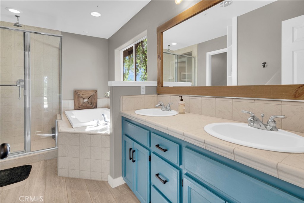 53600 Bradley Lockwood