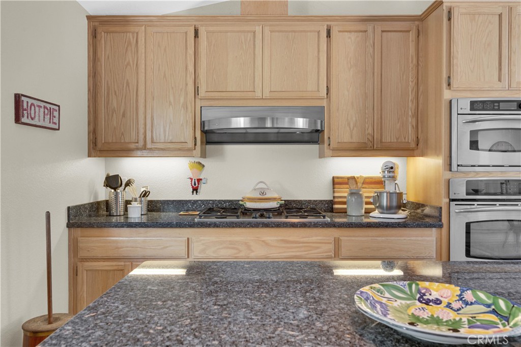 53600 Bradley Lockwood