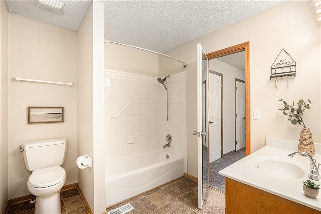 205 SW Pinetree Lane Unit: C