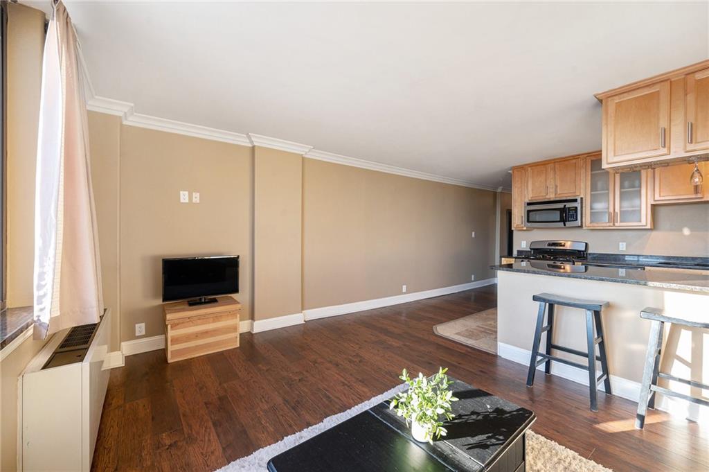 700 E 8th Street Unit: 9R