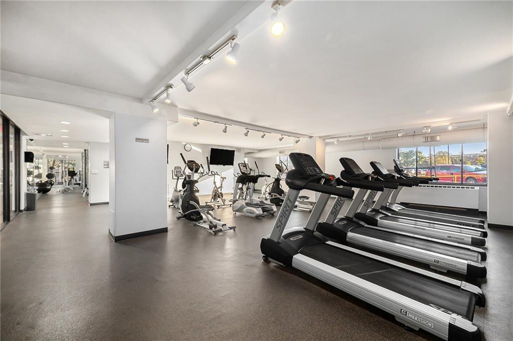 700 E 8th Street Unit: 9R