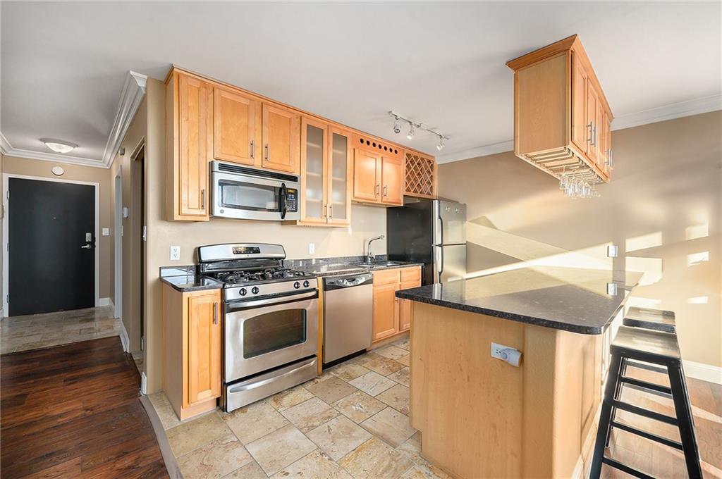 700 E 8th Street Unit: 9R