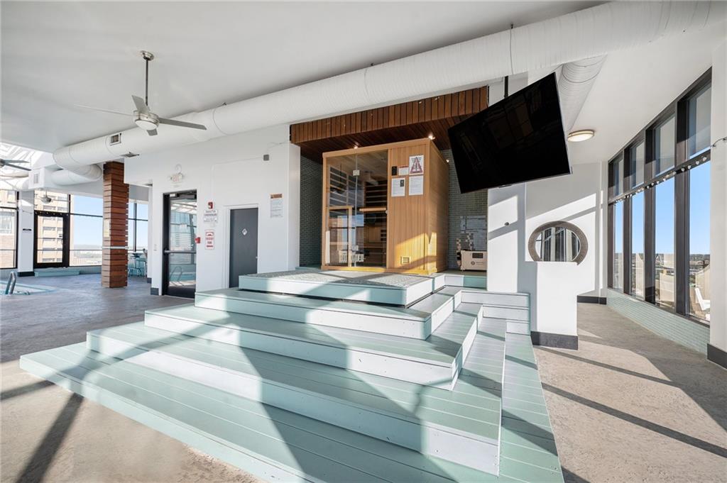 700 E 8th Street Unit: 9R