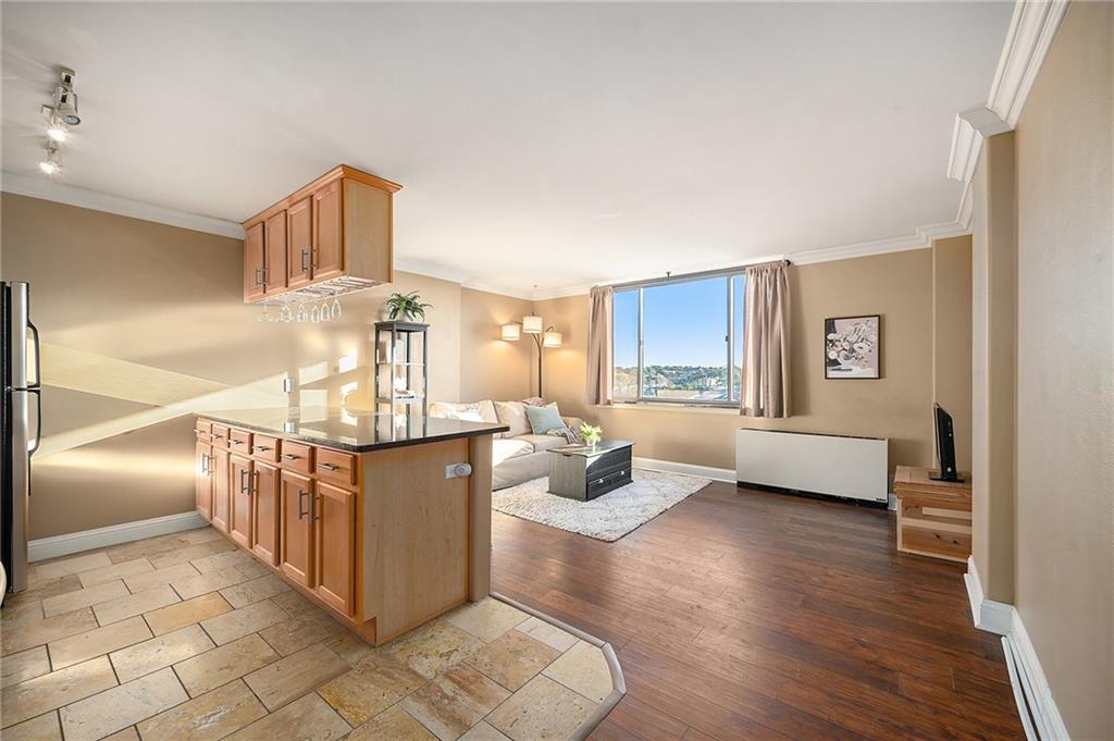 700 E 8th Street Unit: 9R