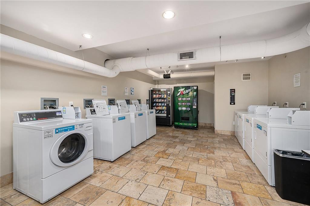 700 E 8th Street Unit: 9R