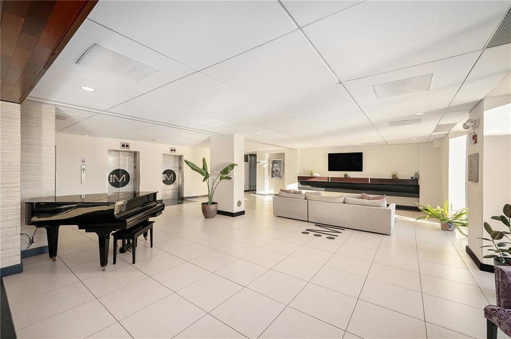 700 E 8th Street Unit: 9R