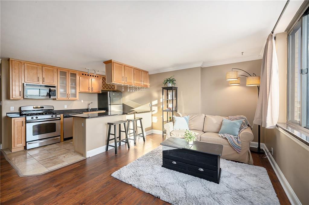 700 E 8th Street Unit: 9R