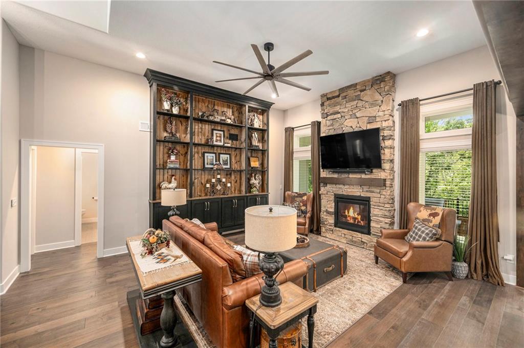 1807 SW Cemetery Road