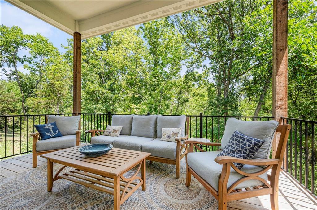 1807 SW Cemetery Road