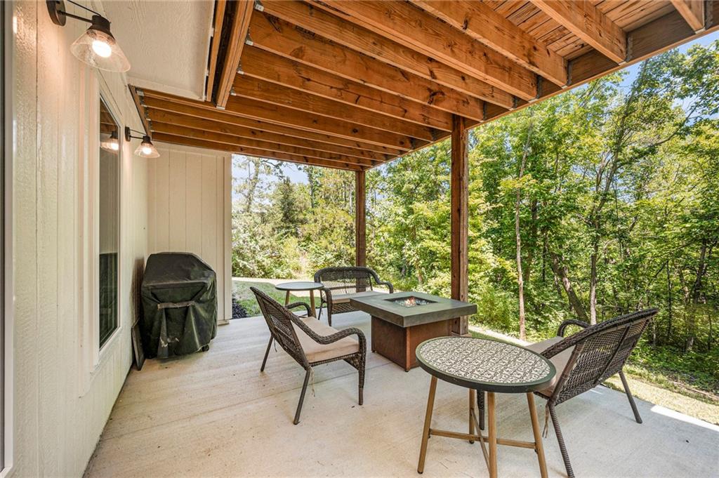 1807 SW Cemetery Road