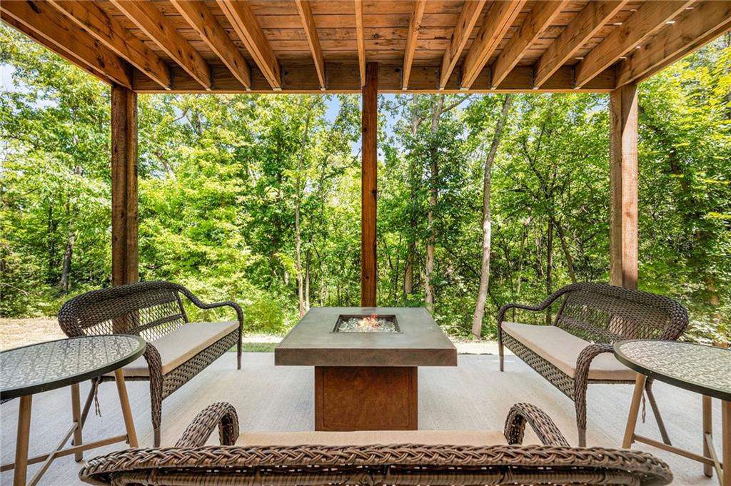 1807 SW Cemetery Road