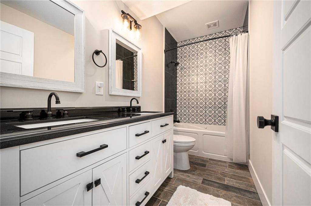 1807 SW Cemetery Road