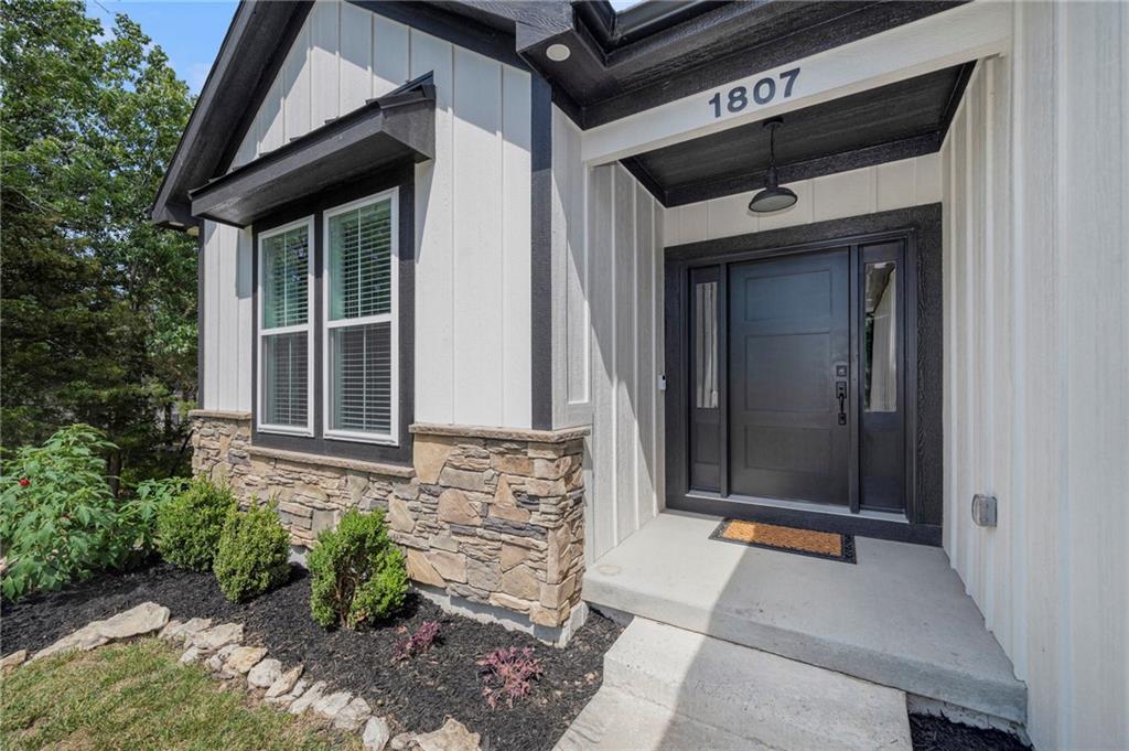 1807 SW Cemetery Road