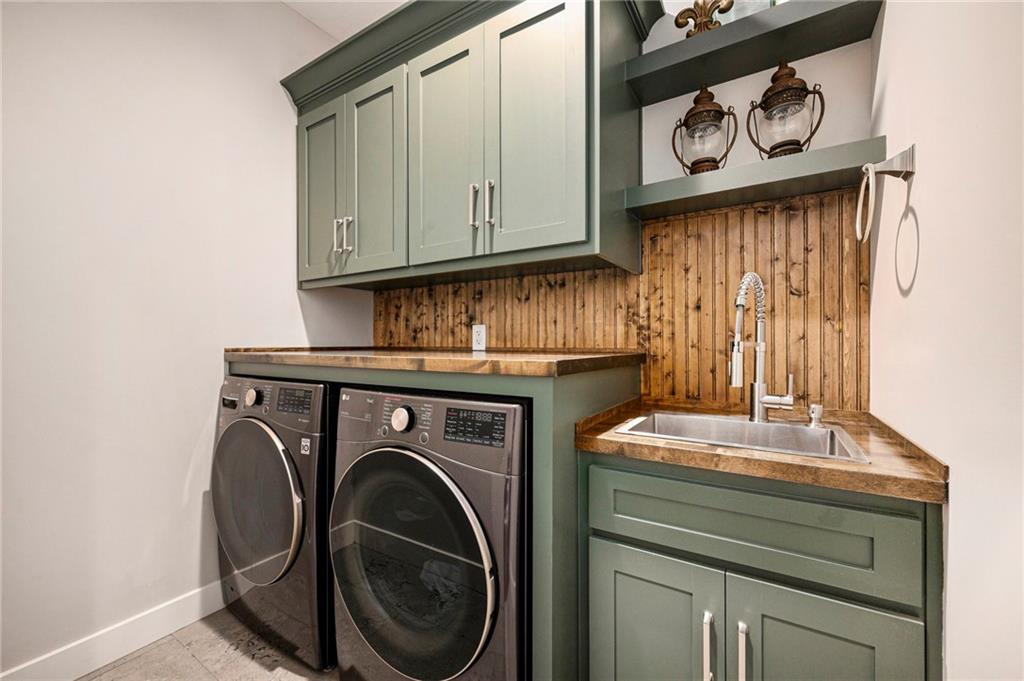 1807 SW Cemetery Road