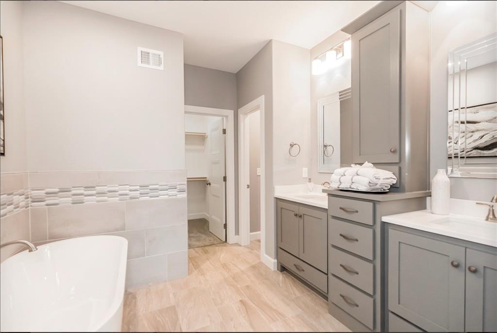 3137 SW Summit View Trail