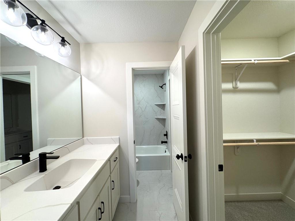 3137 SW Summit View Trail