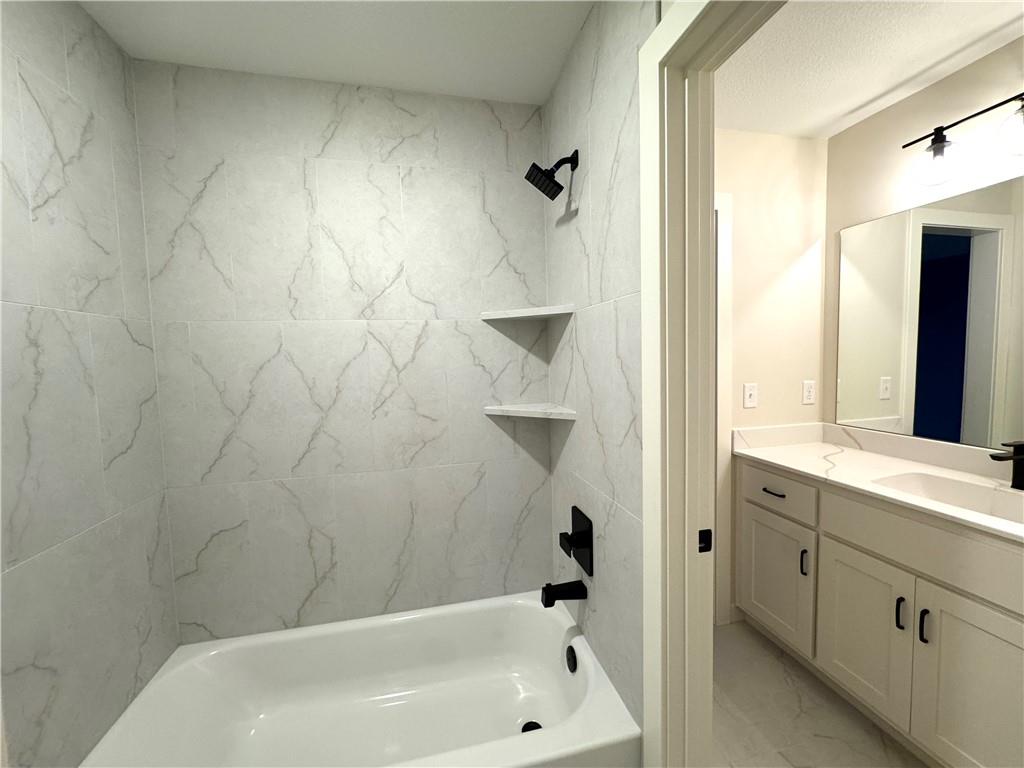 3137 SW Summit View Trail