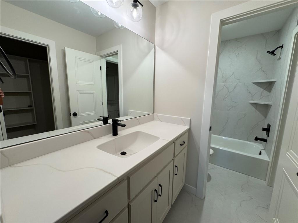 3137 SW Summit View Trail