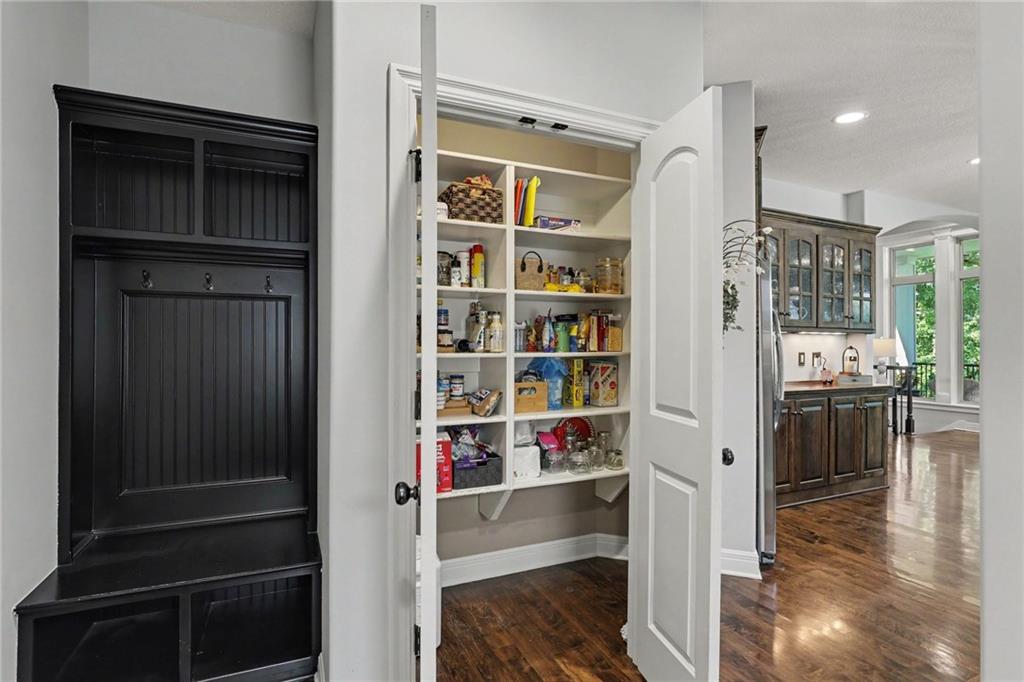 3412 SW Lois Lane